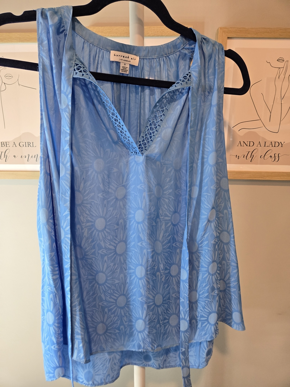 🌸☀️🌺Current Air Light Blue Sleeveless V-Neck Floral Tank with Lace Trim